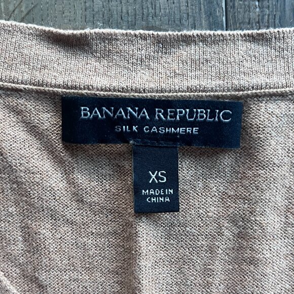 Banana Republic Silk Cashmere V-Neck Sweater Tan Size XS - Picture 2 of 3